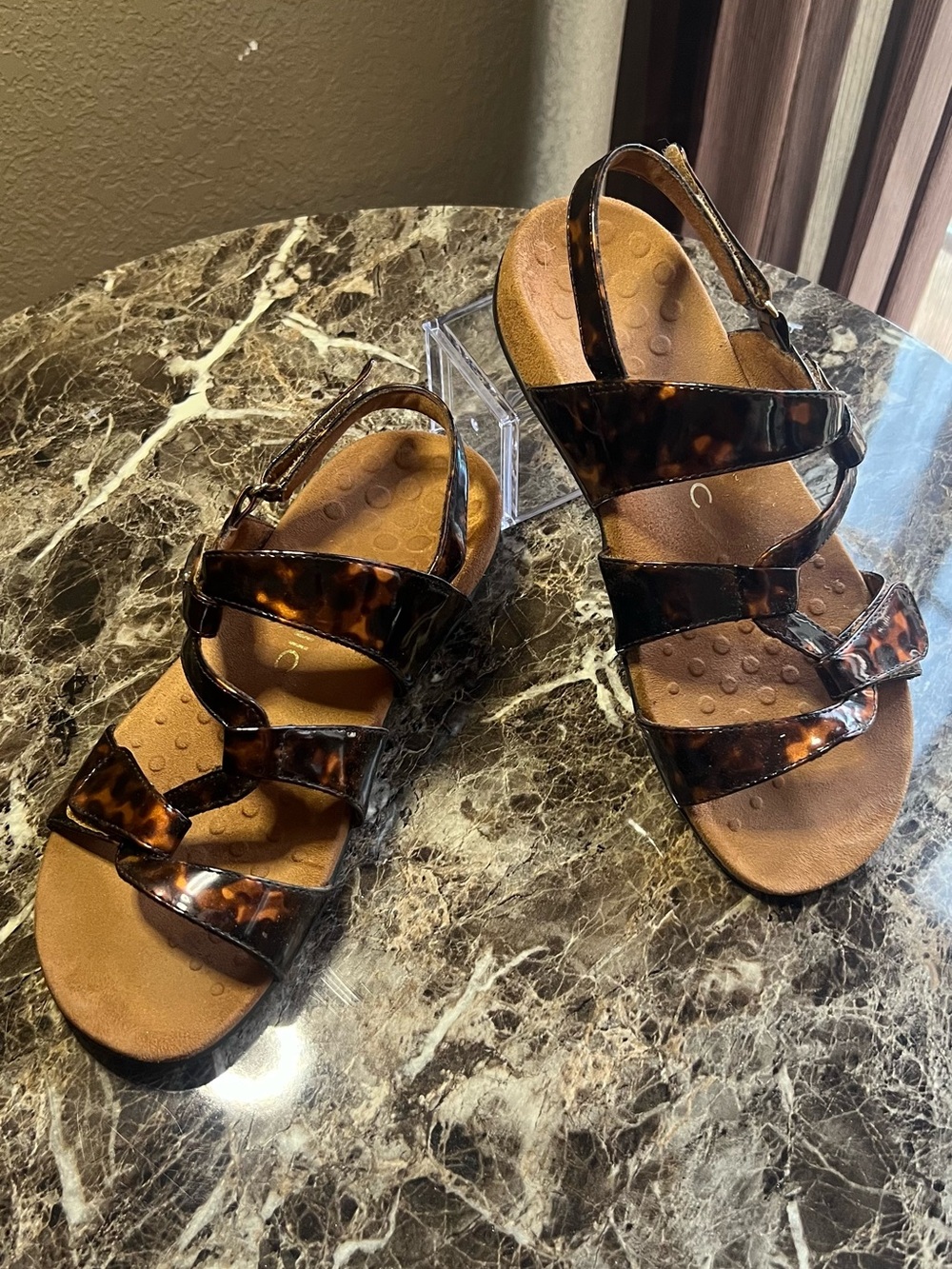 Vionic Tortoiseshell / Leopard Strappy Women's Comfort Sandals